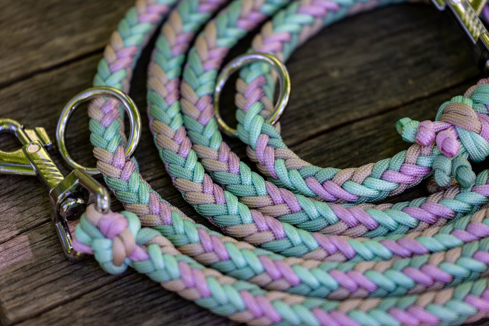 Knüpfgold Hundeleine "Candy Blossom" aus Paracord