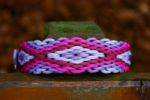 Hundehalsband "Lavender Dream" aus Paracord in den Farben Helllila, Lila, Pink und Rosa mit Rosegoldenen Beschlägen