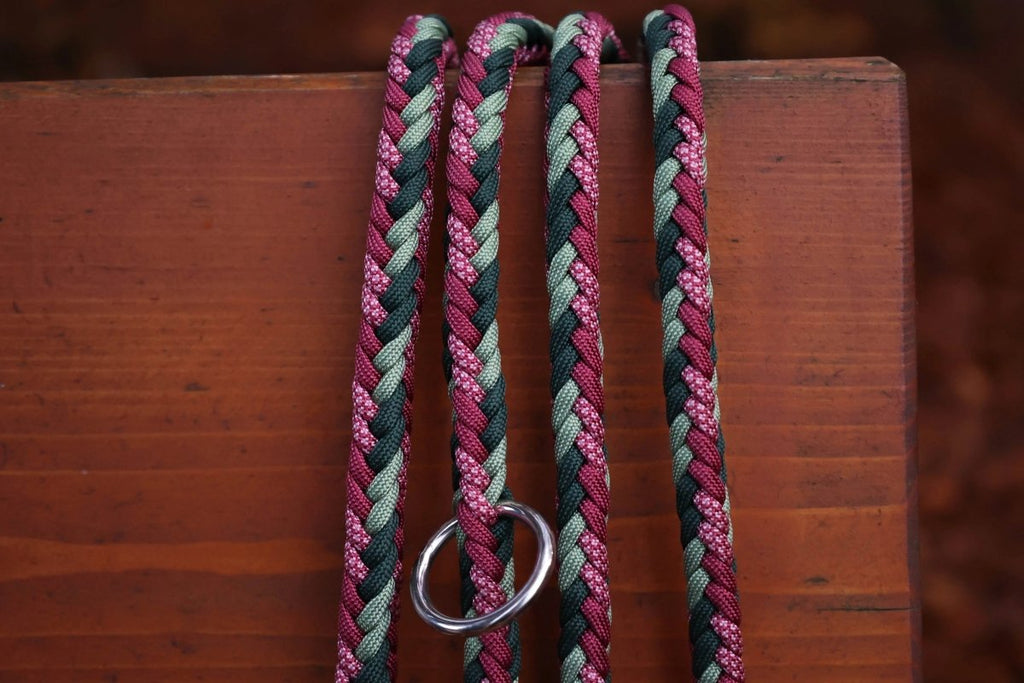 Hundeleine "Red Forest" aus Paracord in den Farben Rot Grün